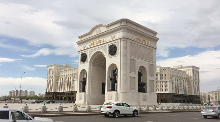 The Triumphal arch "Mangilik El" — photo 4
