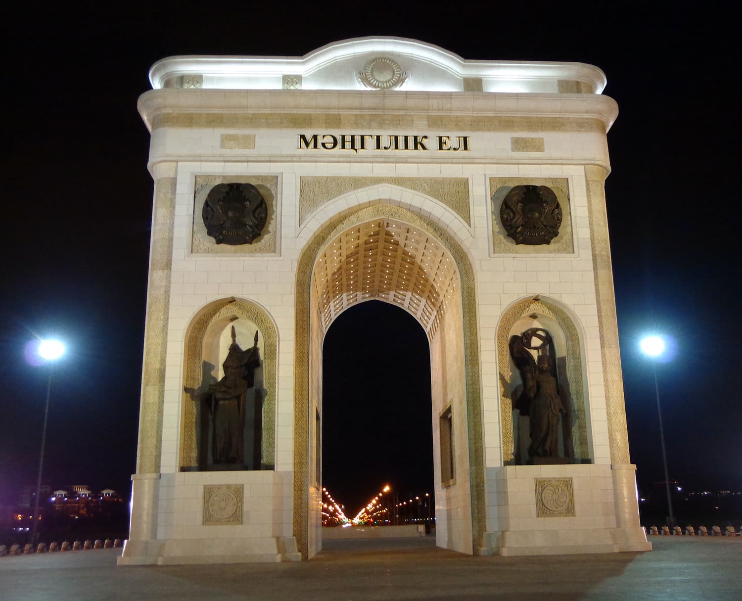 The Triumphal arch "Mangilik El" — photo 8